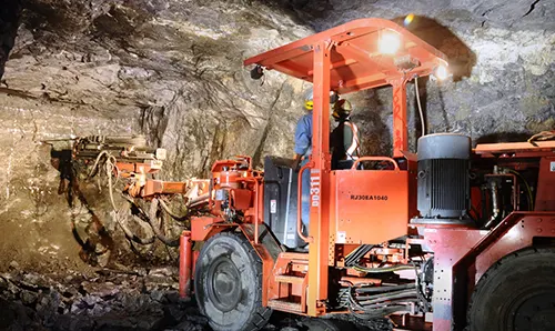 CNR00 - India's mining industry
